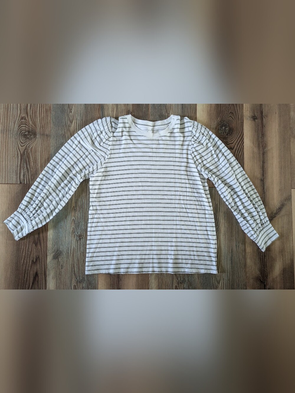 24/7 By Maurices Long Sleeve White & Olive Green Striped Hadley Top Medium